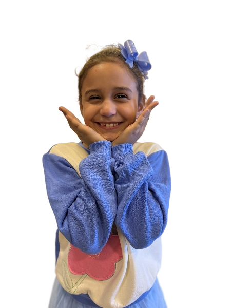 Menina vestindo Petit Cherry